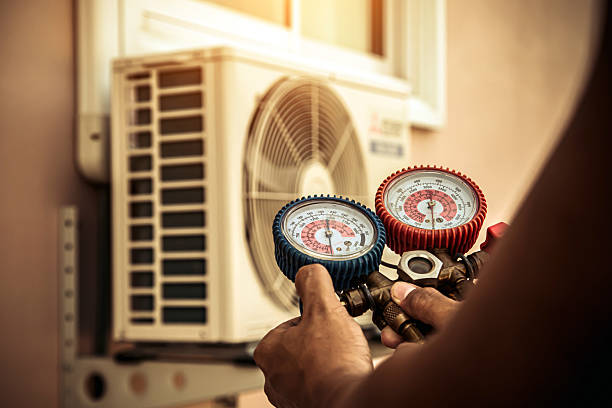Professional Hvac Installation technician working in Redwood Estates, CA